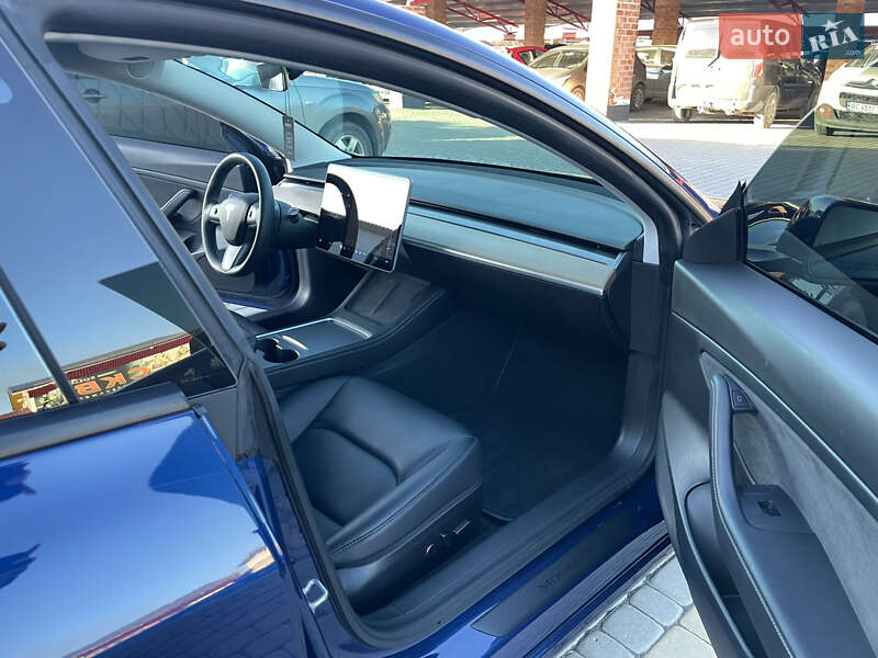 Седан Tesla Model 3 2021 в Львові