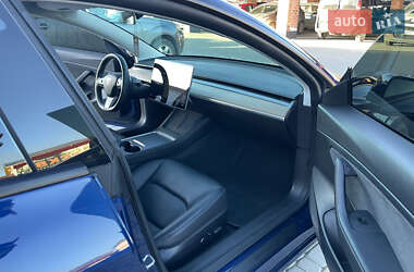 Седан Tesla Model 3 2021 в 