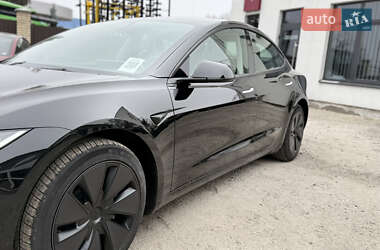 Седан Tesla Model 3 2024 в 