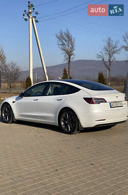 Седан Tesla Model 3 2021 в 