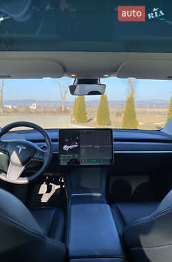 Седан Tesla Model 3 2021 в 