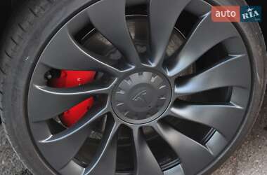 Седан Tesla Model 3 2023 в 