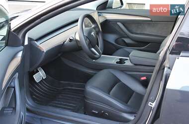 Седан Tesla Model 3 2023 в 