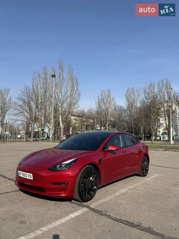 Седан Tesla Model 3 2022 в 