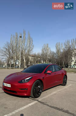 Седан Tesla Model 3 2022 в 