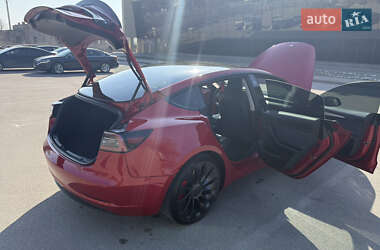 Седан Tesla Model 3 2022 в 