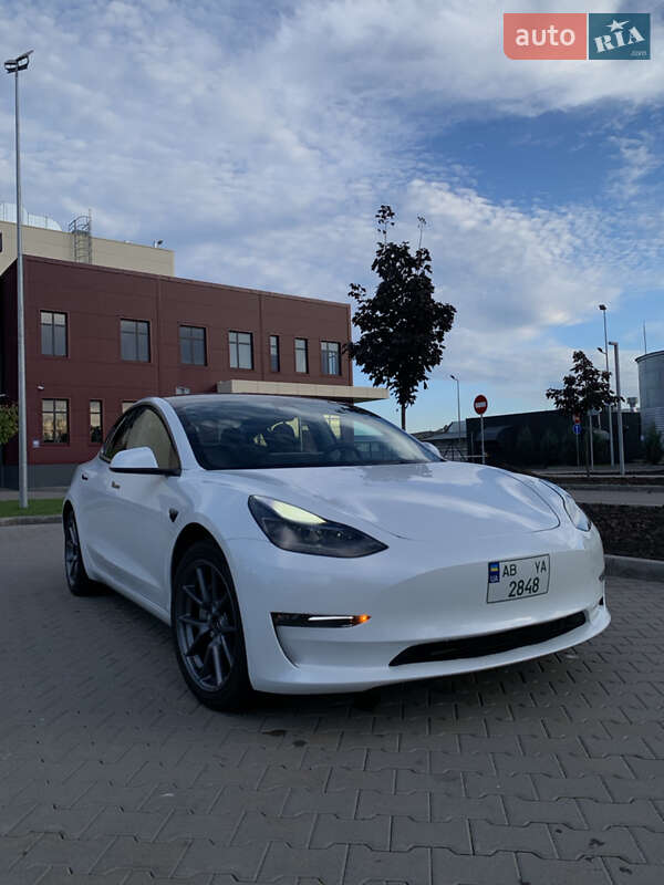 Седан Tesla Model 3 2023 в Вінниці