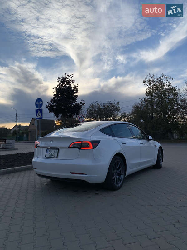 Седан Tesla Model 3 2023 в Вінниці