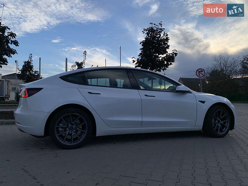 Седан Tesla Model 3 2023 в Вінниці