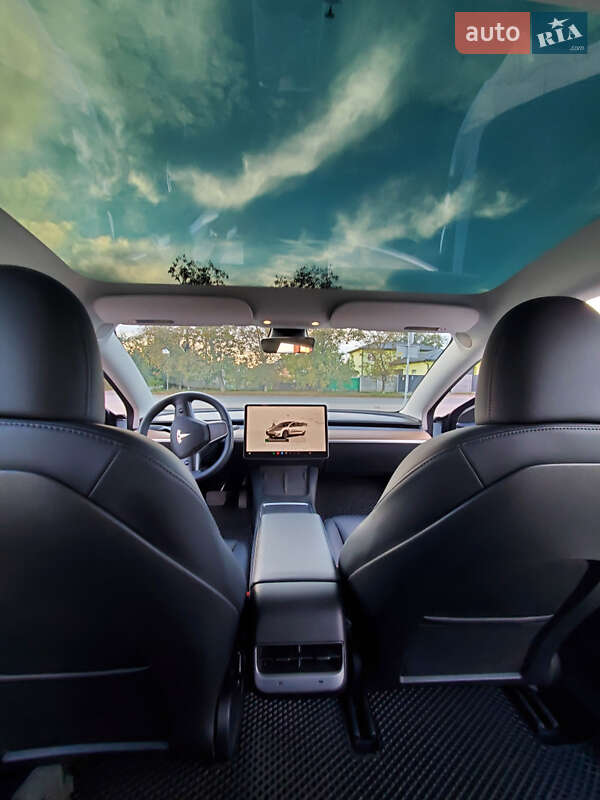 Седан Tesla Model 3 2023 в Вінниці