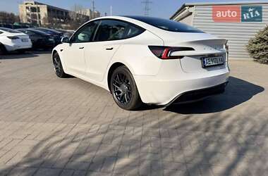 Седан Tesla Model 3 2023 в 