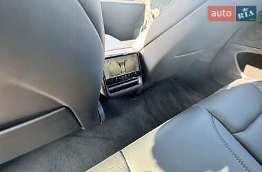 Седан Tesla Model 3 2023 в 