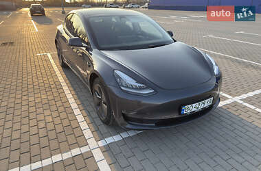 Седан Tesla Model 3 2022 в 