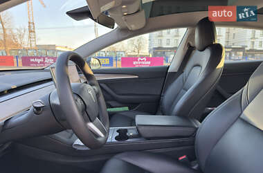Седан Tesla Model 3 2022 в 