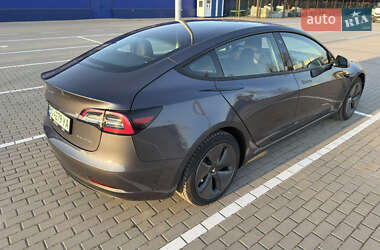 Седан Tesla Model 3 2022 в 