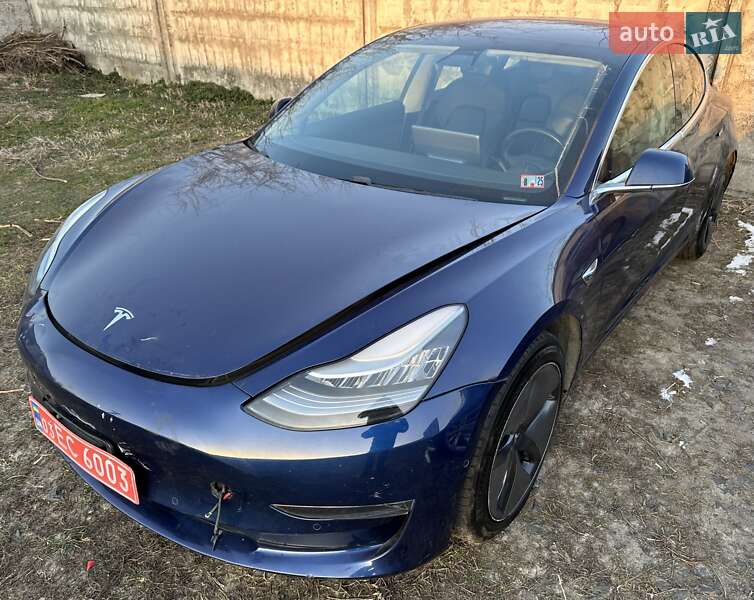 Седан Tesla Model 3 2018 в Ровно