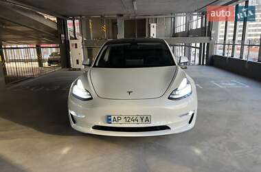 Седан Tesla Model 3 2021 в Киеве