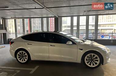 Седан Tesla Model 3 2021 в Киеве