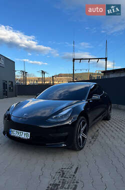 Седан Tesla Model 3 2021 в Львове