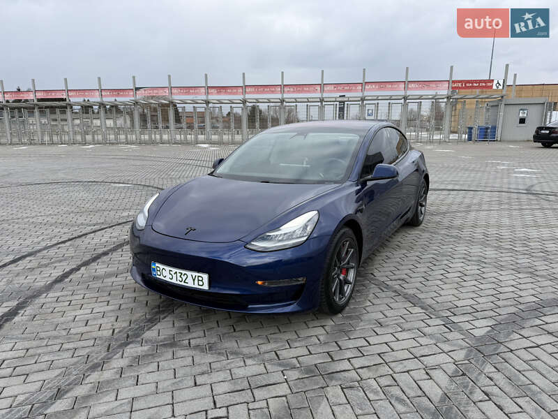 Седан Tesla Model 3 2018 в Львове