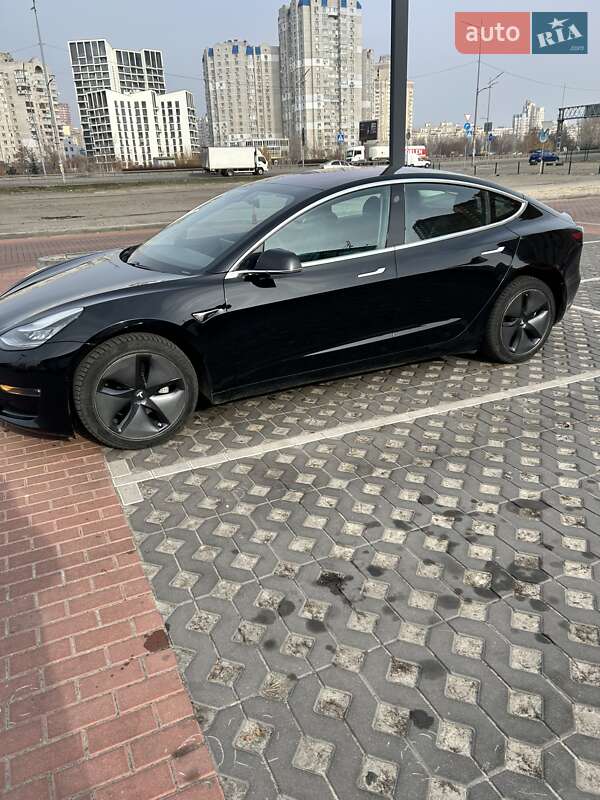 Седан Tesla Model 3 2018 в Киеве