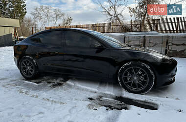 Седан Tesla Model 3 2022 в 