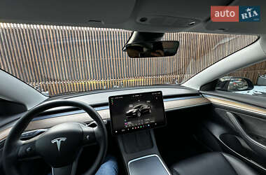 Седан Tesla Model 3 2022 в 