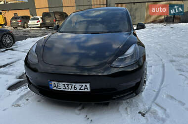 Седан Tesla Model 3 2022 в 