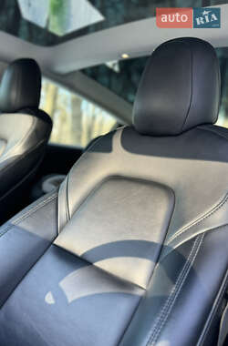 Седан Tesla Model 3 2021 в 