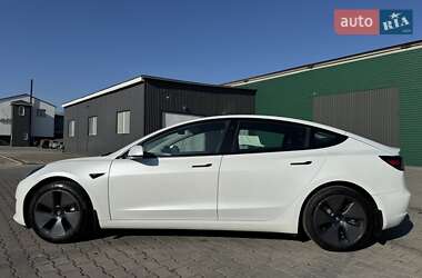 Седан Tesla Model 3 2022 в 