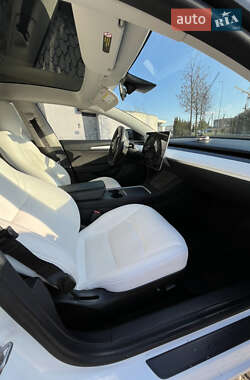 Седан Tesla Model 3 2021 в 