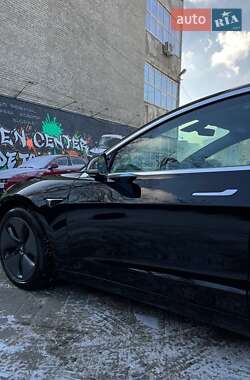 Седан Tesla Model 3 2019 в Львове