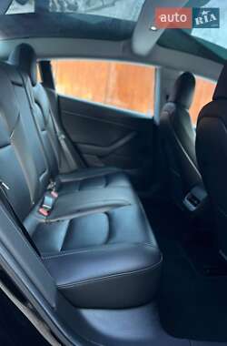Седан Tesla Model 3 2019 в Львове