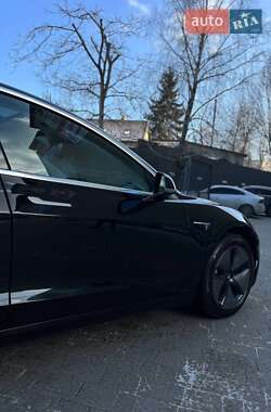 Седан Tesla Model 3 2019 в Львове
