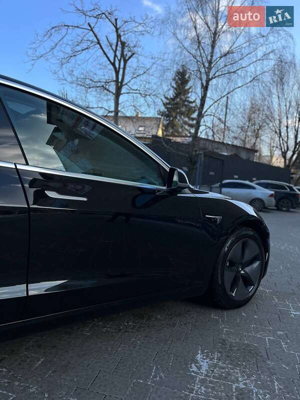 Седан Tesla Model 3 2019 в Львові