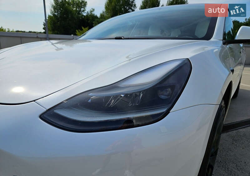 Седан Tesla Model 3 2021 в Киеве