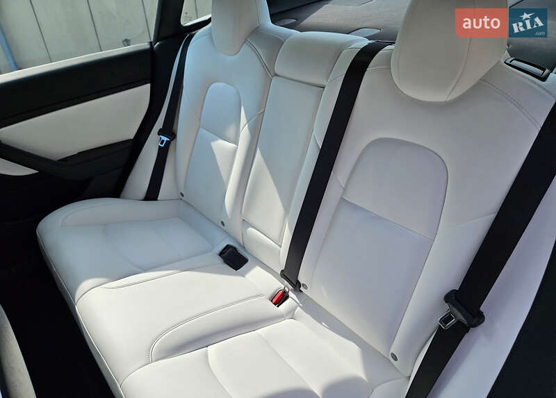 Седан Tesla Model 3 2021 в Киеве