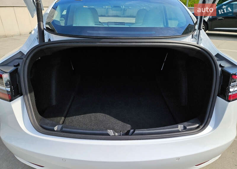 Седан Tesla Model 3 2021 в Киеве