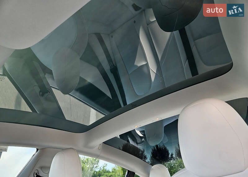 Седан Tesla Model 3 2021 в Киеве