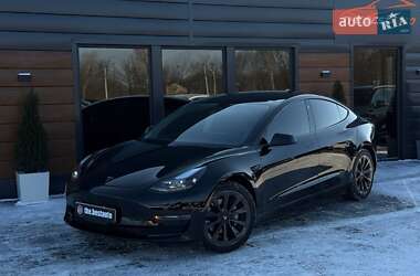 Седан Tesla Model 3 2022 в Ровно