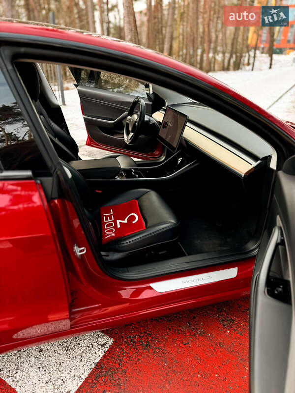 Седан Tesla Model 3 2018 в Житомире