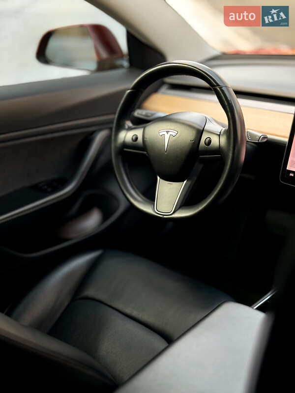 Седан Tesla Model 3 2018 в Житомирі