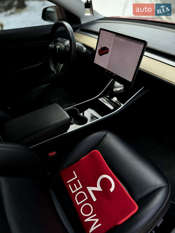 Седан Tesla Model 3 2018 в Житомирі