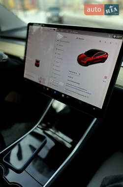 Седан Tesla Model 3 2018 в Житомире