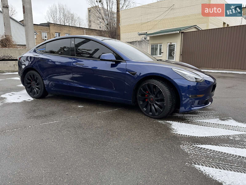 Седан Tesla Model 3 2022 в Киеве