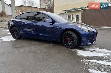Седан Tesla Model 3 2022 в 