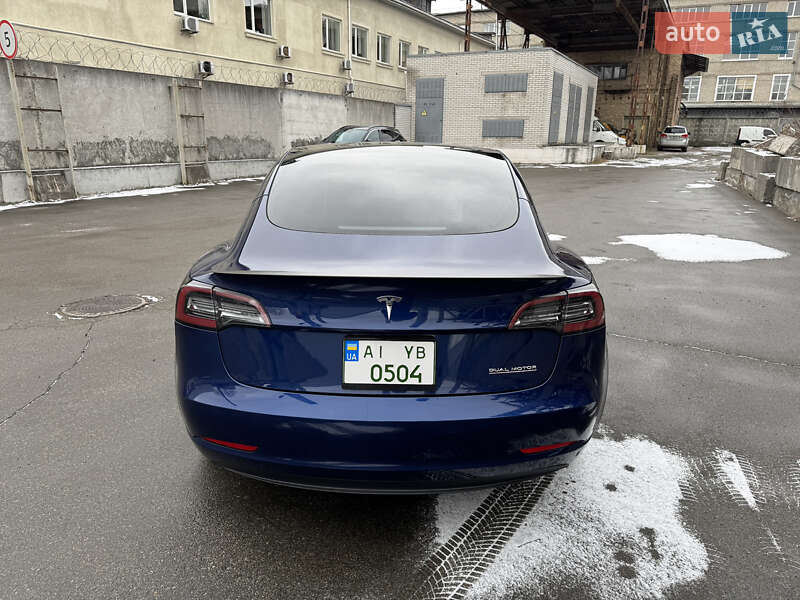 Седан Tesla Model 3 2022 в Киеве