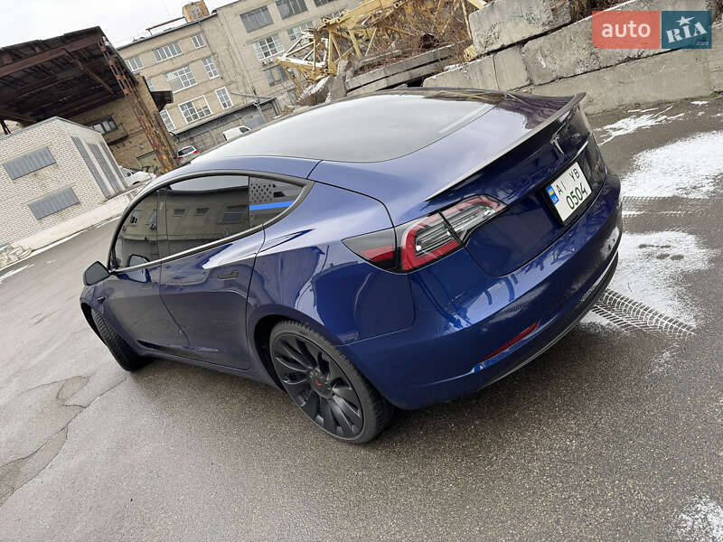 Седан Tesla Model 3 2022 в Киеве