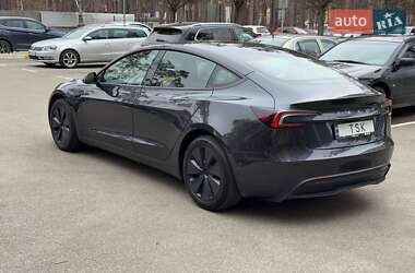 Седан Tesla Model 3 2024 в 