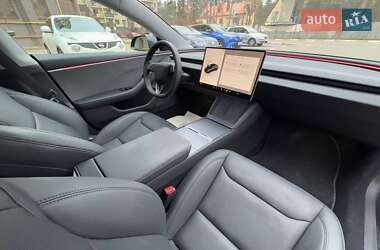 Седан Tesla Model 3 2024 в 